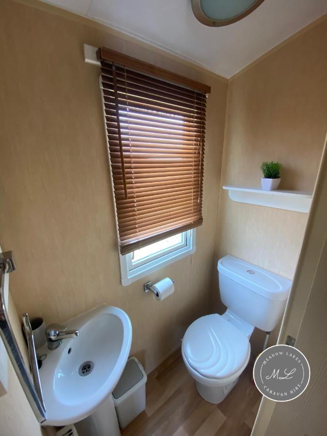Coral Beach - Row 73 Van 2, Central Heating, Wifi, Bed Linen - Meadow Lakes Caravan & Lodge Hire Ingoldmells Eksteriør billede